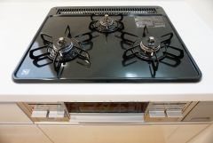 3種類の料理が同時に調理できる、3口ガスコンロ。