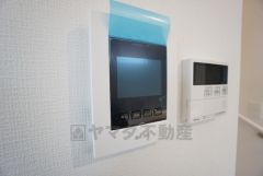 防犯性、セキュリティ対策に安心できるテレビモニター付きインターフォンです。セールスマン対策にもなり安心できます。