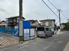 前面道路幅員：東側4.1ｍ公道。バス通りから1本入った落ち着いた住宅地＾＾