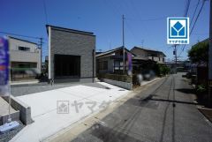 前面道路南側4ｍに面しています。