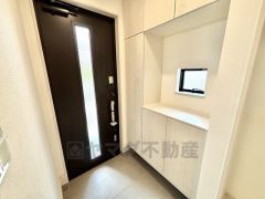 たっぷり収納できるシューズボックスです。家族全員の靴がきれいに整頓できます。