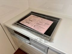 お手入れのしやすいIHクッキングヒーターです。3口コンロなので、効率よくお料理が楽しめます。毎日のお料理も楽しくなりますね＾＾