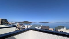 周囲に高い建物がなく、海が見えるバルコニーです。