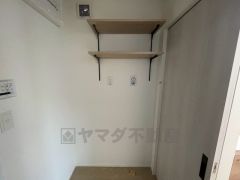 便利な洗面室収納。散らかりがちなバスタオルや清掃用品、化粧品や予備のシャンプー等もきれいに整頓できますね。