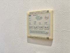 防犯性もばっちり、TVモニター付きインターホン完備。大きなモニターで玄関先を確認できます。録画機能が付いているので不在時の訪問者も確認できて安心です＾＾