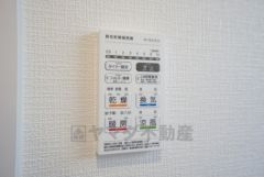 浴室暖房乾燥機には、暖房、乾燥、涼風、換気の4つの機能が付いています。タイマー付きです。換気・雨の日の洗濯も安心です＾＾