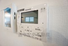 お風呂から通話ができるタイプの給湯器リモコンです。お子さんや高齢の方が一人で入られる時も安心ですね＾＾