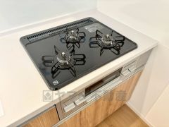 3種類の料理が同時に調理できる、3口ガスコンロ。