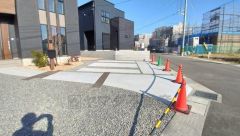 駐車スペースはゆとりある2台分を確保。マイカー用に、お客さま用に、余裕を持ってご利用いただけます。