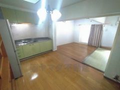 （CGによる加工あり）ダイニング部分です。普段は食卓テーブルを設置しておりますが十分な広さがございます。