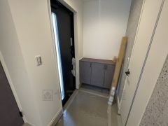 採光も考えられた明るい玄関です。たっぷり収納できるシューズBOX、シューズクローゼット付きです。