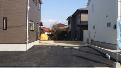 カースペースは2台分確保(車種による) ご夫婦で1台ずつ所持されているご家庭も、来客時も安心ですね