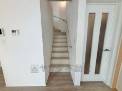 リビング階段は顔を合わせる時間が増えるので、ご家族とのコミュニケーションがとりやすく距離がグッと縮まりそうですね＾＾