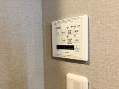 浴室暖房乾燥機付き＾＾梅雨の時期や花粉、PM2.5が酷いときなどの洗濯を干すのに重宝しそうですね＾＾