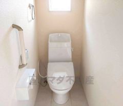 ウォシュレット、暖房便座、節電・節水機能など、使い勝手のよい高機能トイレです。