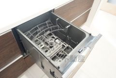 炊事時間を大幅に短縮できる食器洗浄乾燥機付き＾＾食器を洗う手間が減るので家族とのコミュニケーションの時間や自分の時間が増えますね。