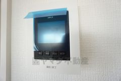 防犯性、セキュリティ対策に安心できるテレビモニター付きインターフォンです。セールスマン対策にもなり安心できます。