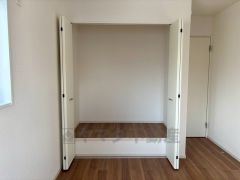 クローゼット付きなので、すっきりと整理整頓でき気持ちよく過ごせますね＾＾