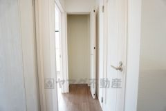 2階ホールには収納を設けています。生活用品のストック、清掃道具の収納場所としても重宝しますね。