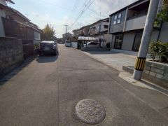 前面道路南側5.9ｍに面しています。