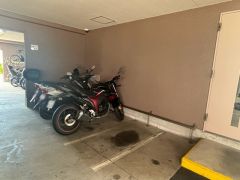 敷地内には駐輪場とは別にバイク置き場もございます。