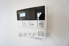 ボタン一つで楽々操作できる給湯器リモコン。