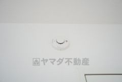 火災発生をいち早く知らせてくれる火災報知器は標準装備＾＾