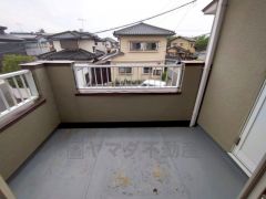 陽当たりの良いバルコニー。十分な広さがあるので一度にたくさんの洗濯物を干すことができます。日光浴をしたり、星を眺めたりも良いですね^^