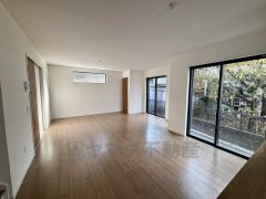 陽光あふれる明るい空間です。ゆったり寛げる憩いの場となりそうです＾＾