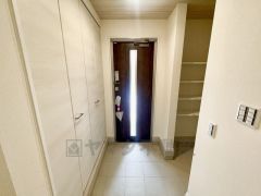 たっぷり収納できるシューズボックス付きなので、家族全員の靴がきれいに整頓できます。