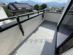 陽当たりの良いバルコニーです。お洗濯やお布団干しはもちろん、日光浴スペースにも。