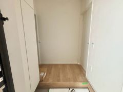 採光も考えられた明るい玄関です。たっぷり収納できるシューズボックス付きなので、家族全員の靴がきれいに整頓できます。