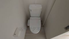 ウォシュレット付きトイレです。1階2階の2ヶ所にトイレがあるので、忙しい朝にもゆとりができますね＾＾