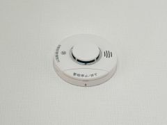 火災発生をいち早く知らせてくれる火災報知器は標準装備です。