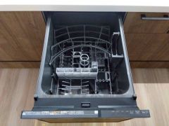 家事の時間が短縮できる食器洗浄乾燥機付。後片付けもラクラクです。