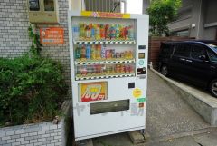 自動販売機。年間想定年収には売電収入、自動販売機収入も含めています。