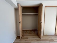 全居室クローゼット付きなので、すっきりと整理整頓でき気持ちよく過ごせますね。 お洋服好きや衣装持ちの方がいるご家族にもおすすめです。