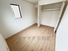 クローゼット付きなので、すっきりと整理整頓でき気持ちよく過ごせますね＾＾