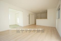 家族が集まる開放的なリビング。思い思いの時間を過ごしたり、家族みんなで食事をしたり、素敵な団らんの場になりますね＾＾