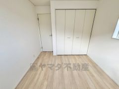 クローゼット付きなので、すっきりと整理整頓でき気持ちよく過ごせますね＾＾