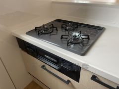 3口コンロなので、効率よく調理ができます。毎日のお料理が楽しくなりますね。