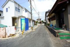 現地（2025年7月）撮影。 前面道路：（西側）約4ｍ。