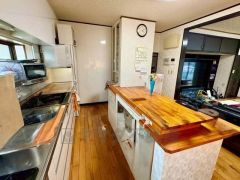 作業スペースがしっかり確保されたキッチン。カウンター付きで使い勝手の良い空間です。（CGによるイメージとなります。）