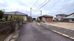 閑静な住宅街＾＾西側、約4.6ｍの公道に面しています。