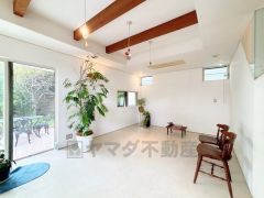 2階リビングはテラスに面しており、陽当たりが良く明るい空間＾＾プライバシー確2階リビングはテラスに面しており、陽当たりが良く明るい空間＾＾プライバシー確保にもなります＾＾保にもなります＾＾