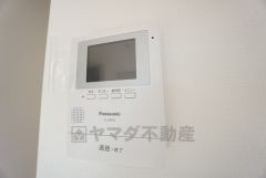 防犯性、セキュリティ対策に安心できるテレビモニター付きインターフォンです。セールスマン対策にもなり安心できます。