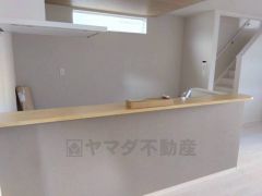 キッチンから会話が弾みそうなダイニングです。