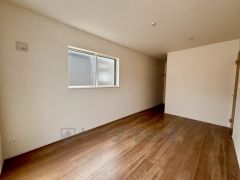 住む人のこだわりを活かす洋室＾＾広めのクローゼットもあり荷物もすっきり片付けられ、ゆとりのある暮らしが出来ます＾＾