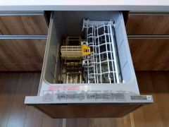 炊事時間を大幅に短縮できる食器洗浄乾燥機付き＾＾食器を洗う手間が減るので家族とのコミュニケーションの時間や自分の時間が増えますね