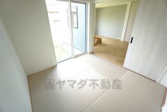 リビングには和室が隣接しており、引き戸で仕切れるので普段は繋げて広々空間として、来客時は客間としても＾＾